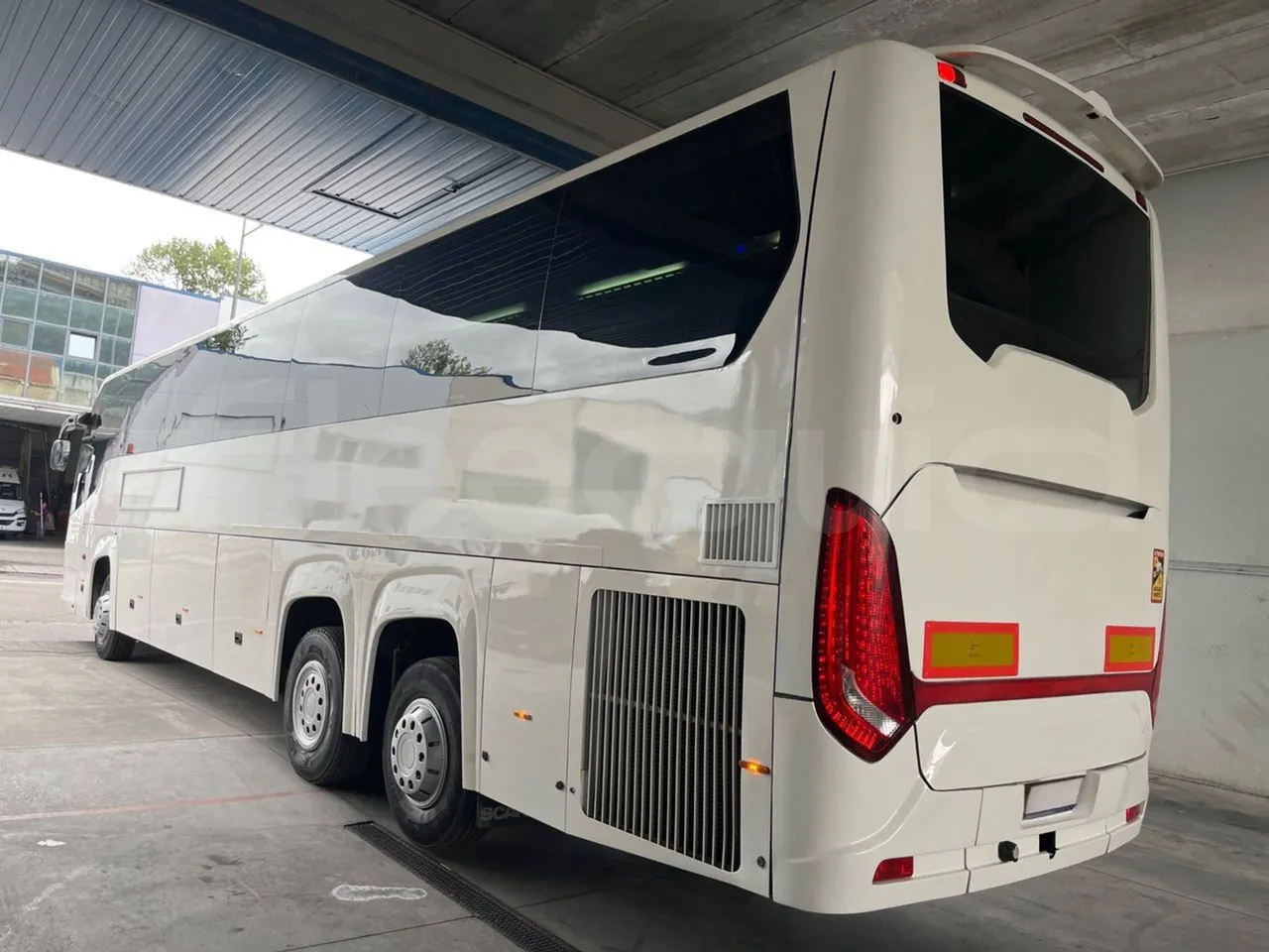 Scania Touring HD - 3/4 left rear side