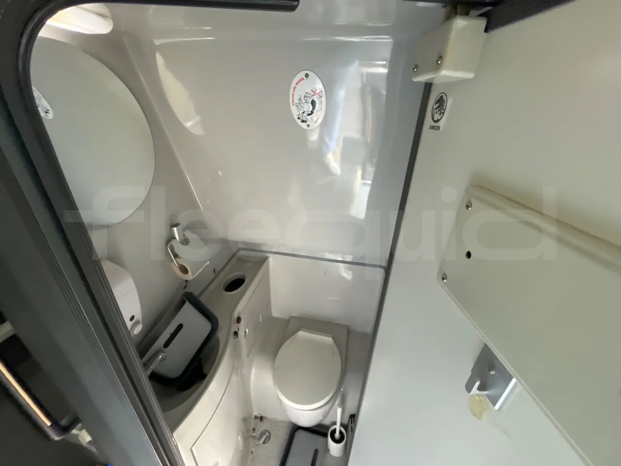 Scania Touring HD - toilette accessories photo