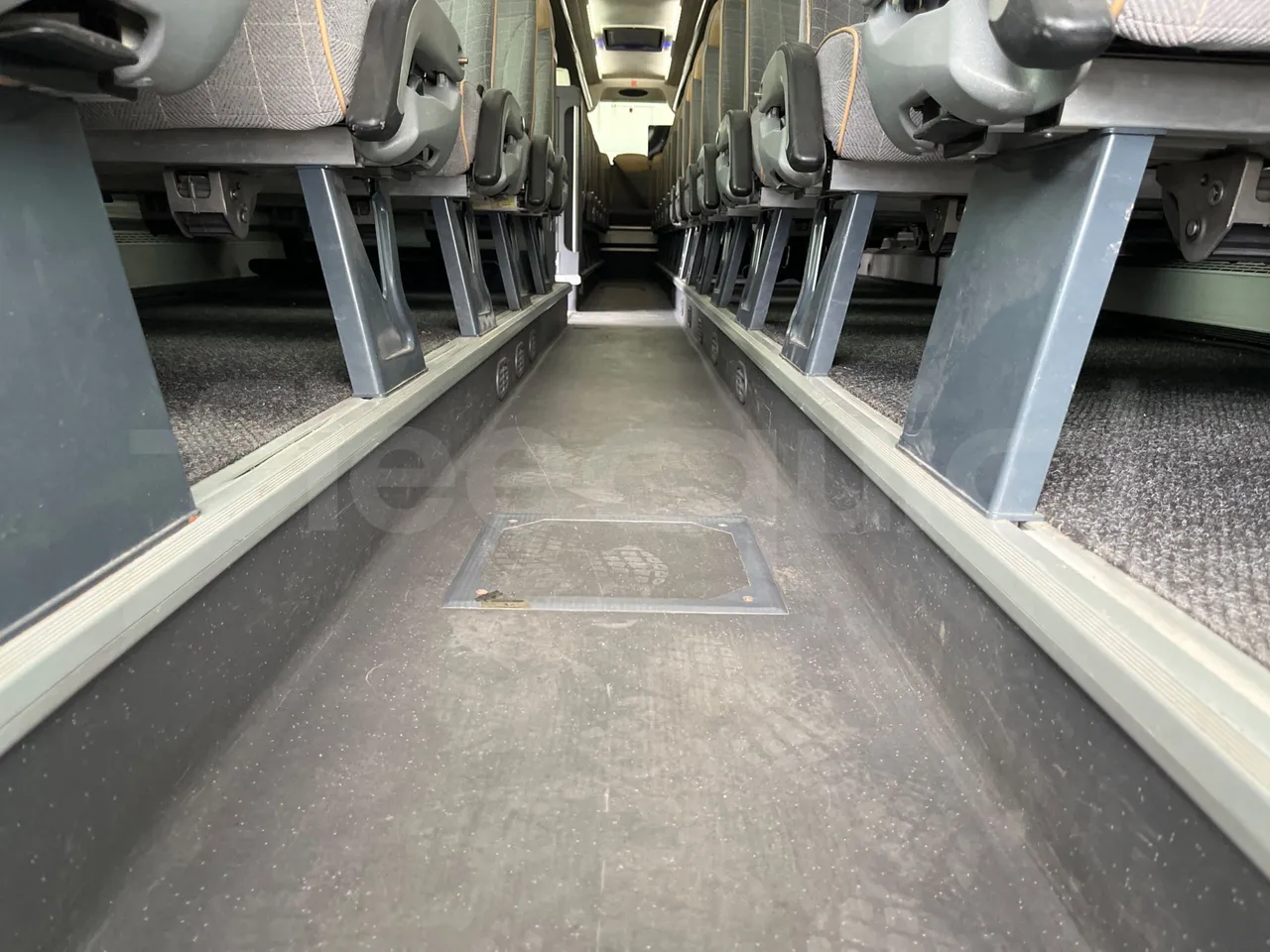 Scania Touring HD - seat brackets photo