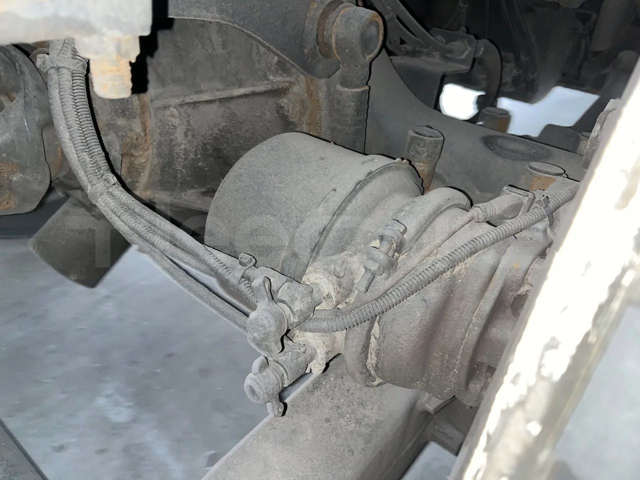 Scania Touring HD - axle 2 caliper brakes right