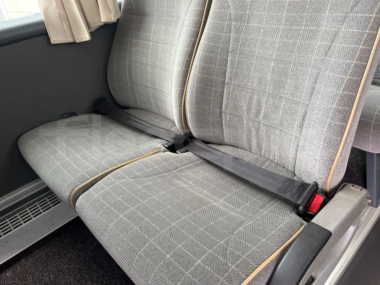 Scania Touring HD - central seat safety belt