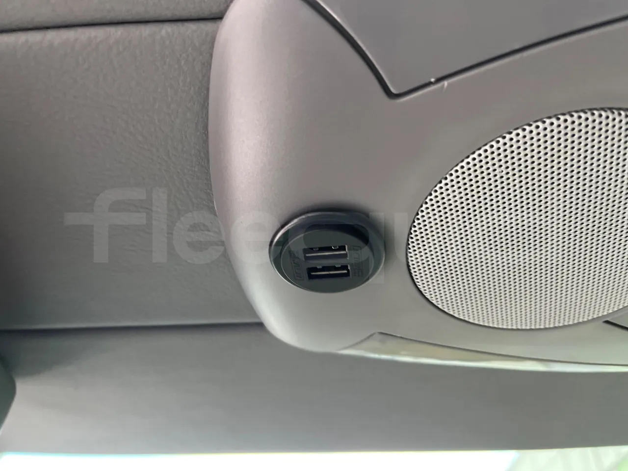 Scania Touring HD - usb charging detail