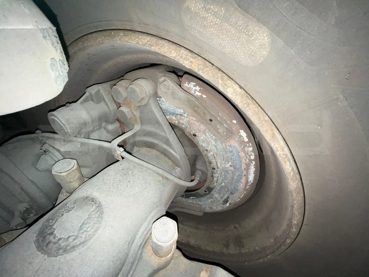 Scania Touring HD - axle 2 discs left