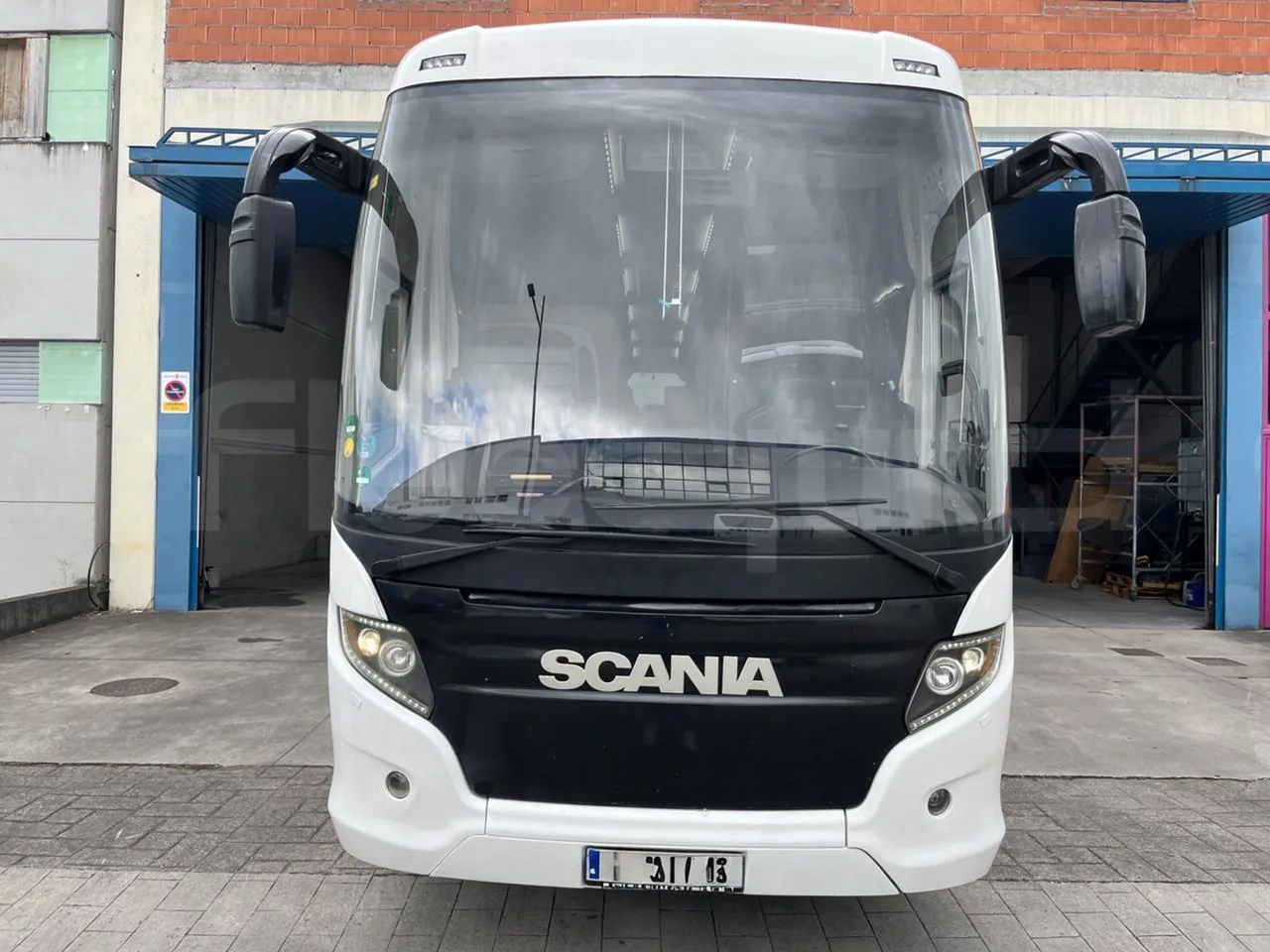 Scania Touring HD - front photo