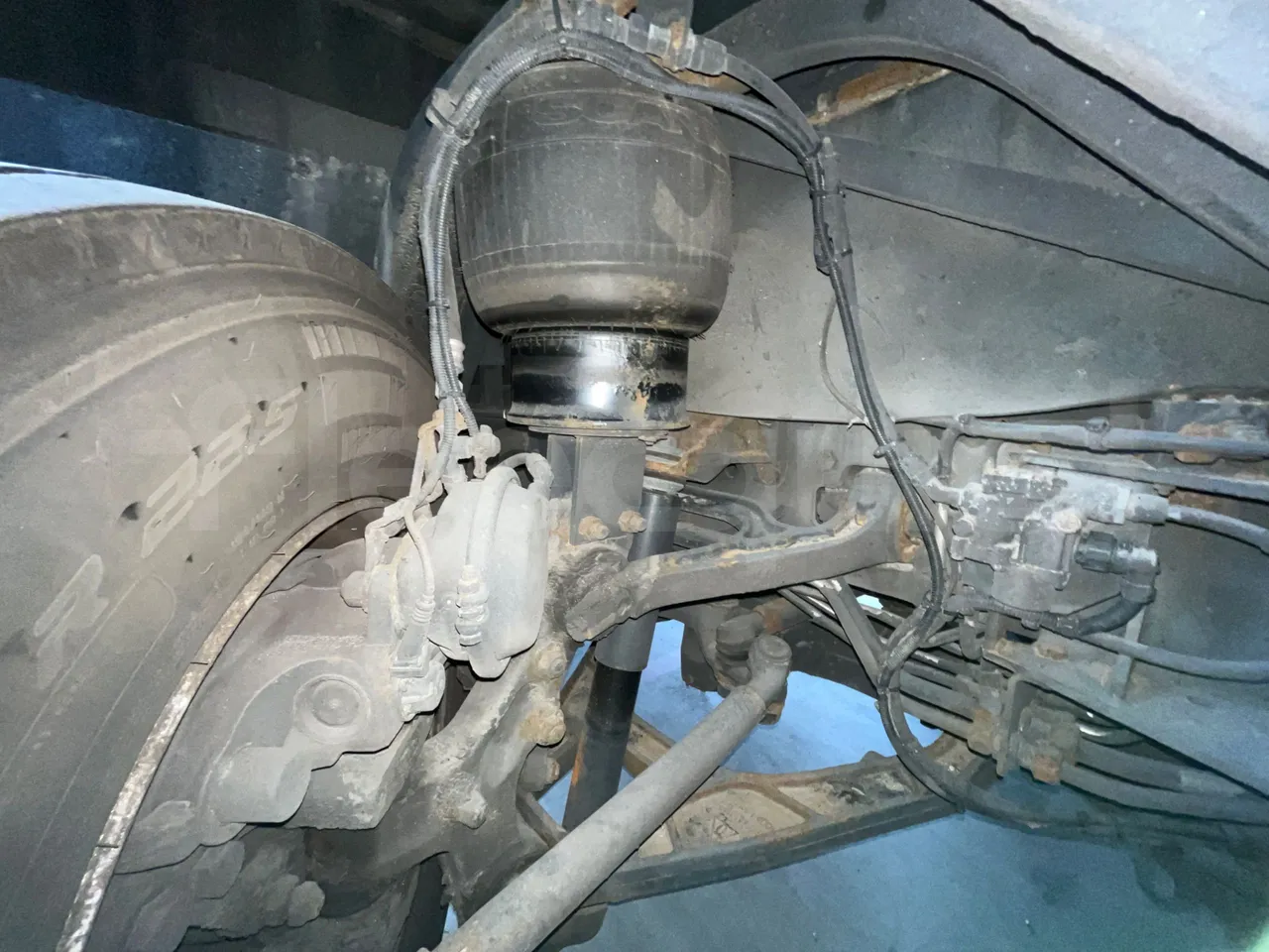 Scania Touring HD - front shock absorbers left