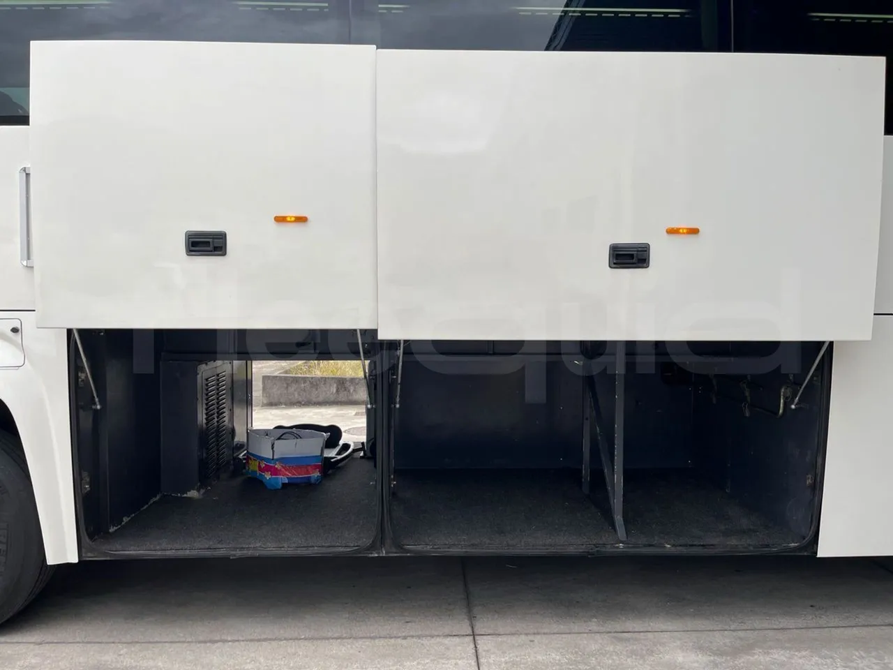 Scania Touring HD - luggage rack photo