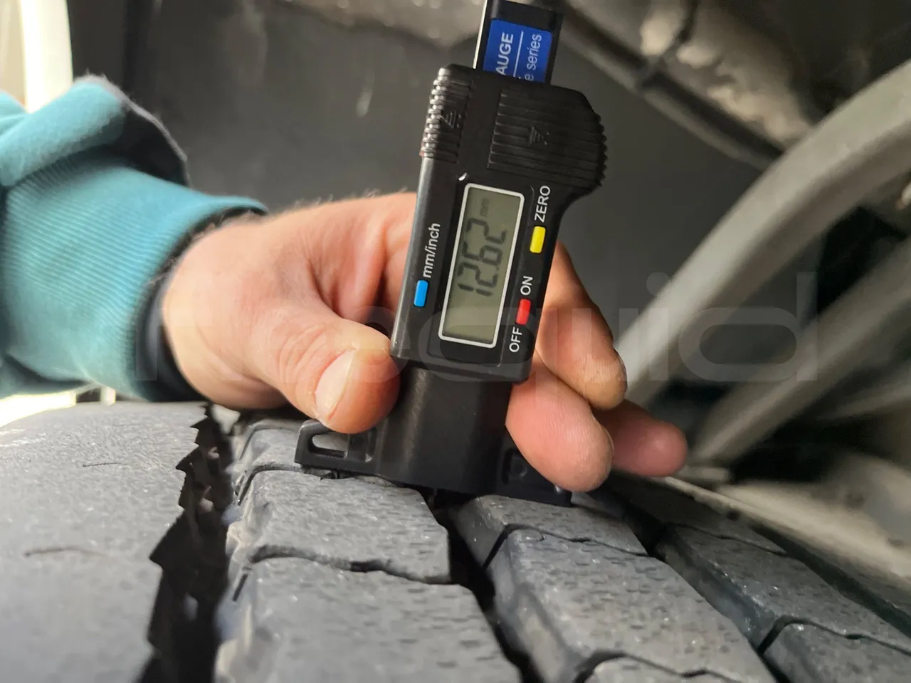 Scania Touring HD - tread condition front tires left
