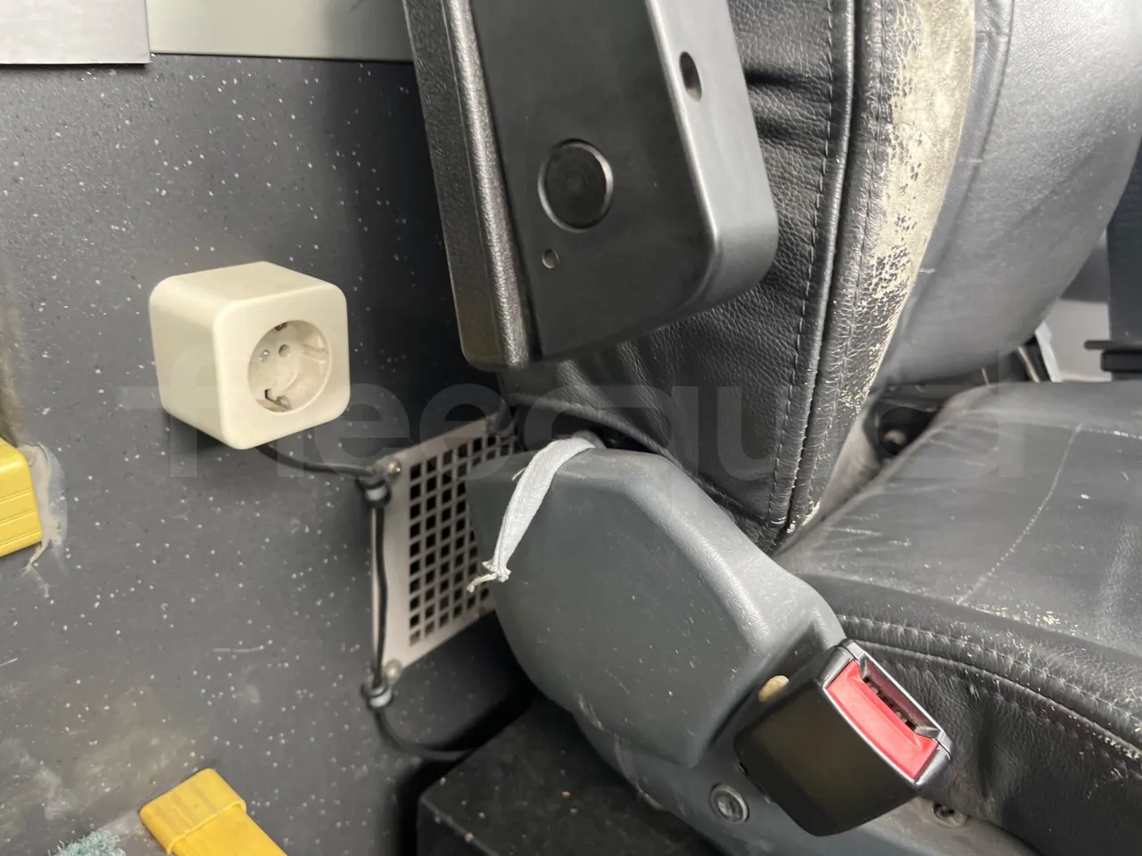 Scania Touring HD - power outlets detail