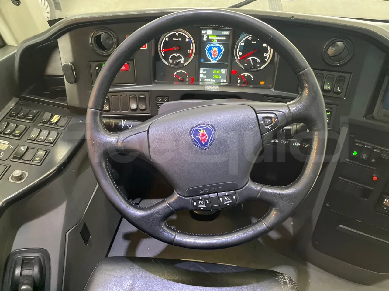 Scania Touring HD - steering wheel photo