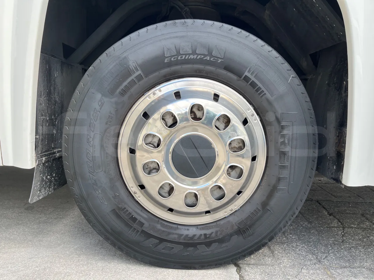 Scania Touring HD - front left tire measurements