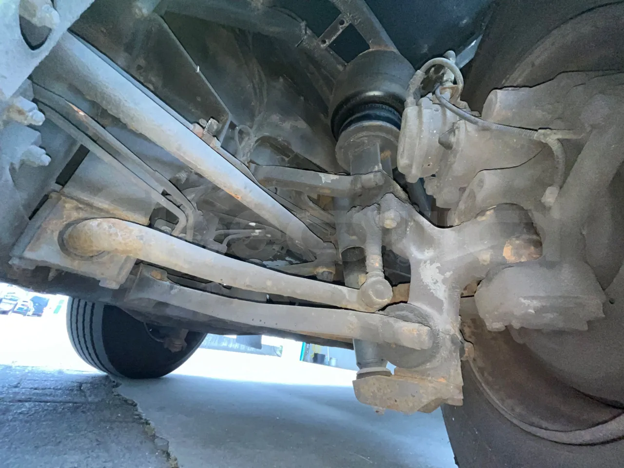 Scania Touring HD - front axle left side