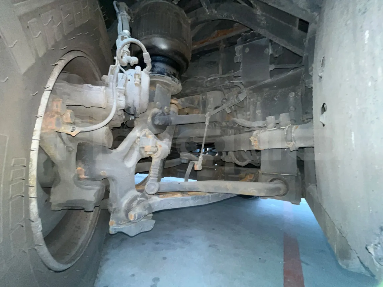 Scania Touring HD - front axle right side