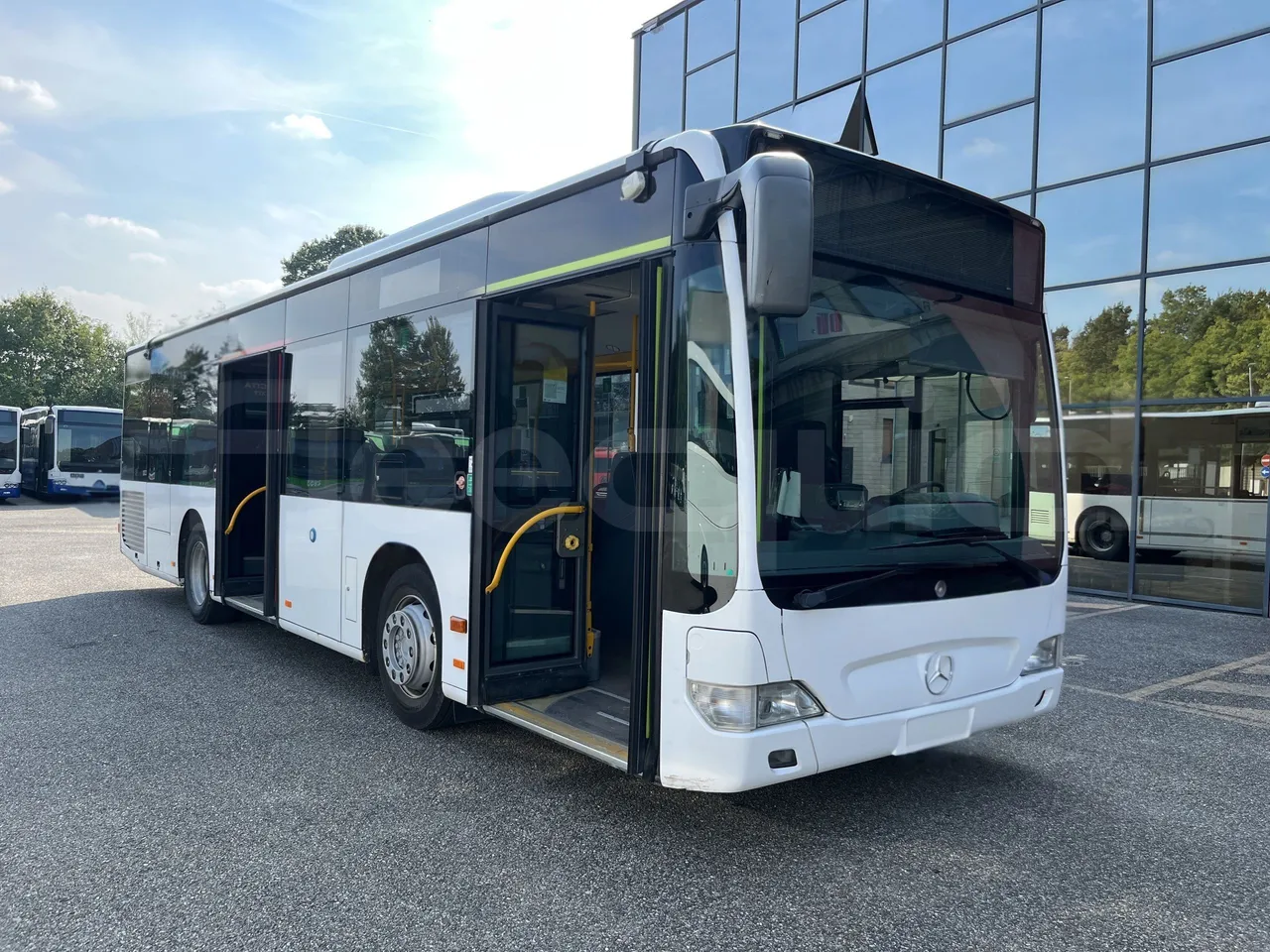 Mercedes-Benz Citaro K - 3/4 Front Right Side Doors Open