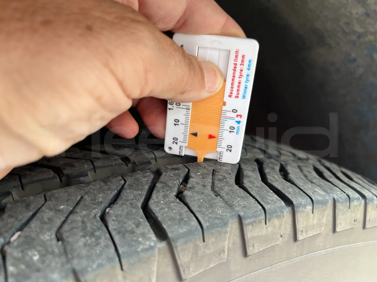 Mercedes-Benz Citaro K - First Axle Left Side: Tyre Thickness