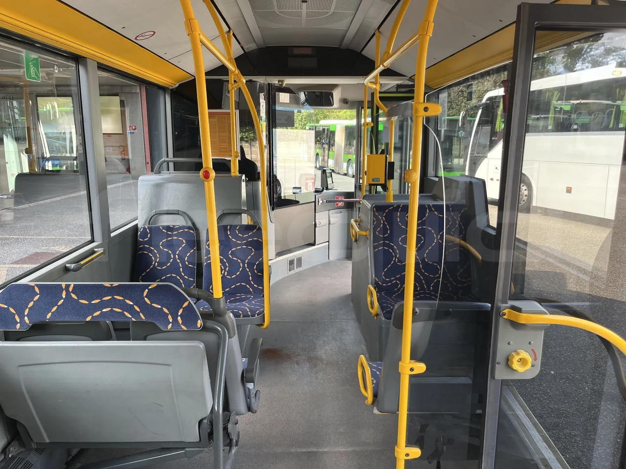Mercedes-Benz Citaro K - Forward Seats From Middle Position