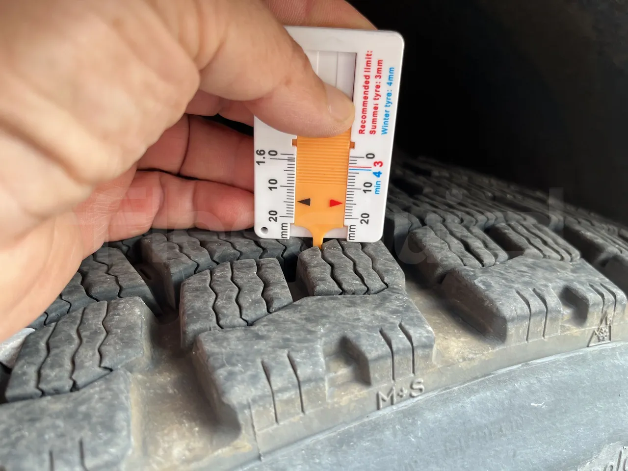 Mercedes-Benz Citaro K - Second Axle Left Side: Tyre Thickness