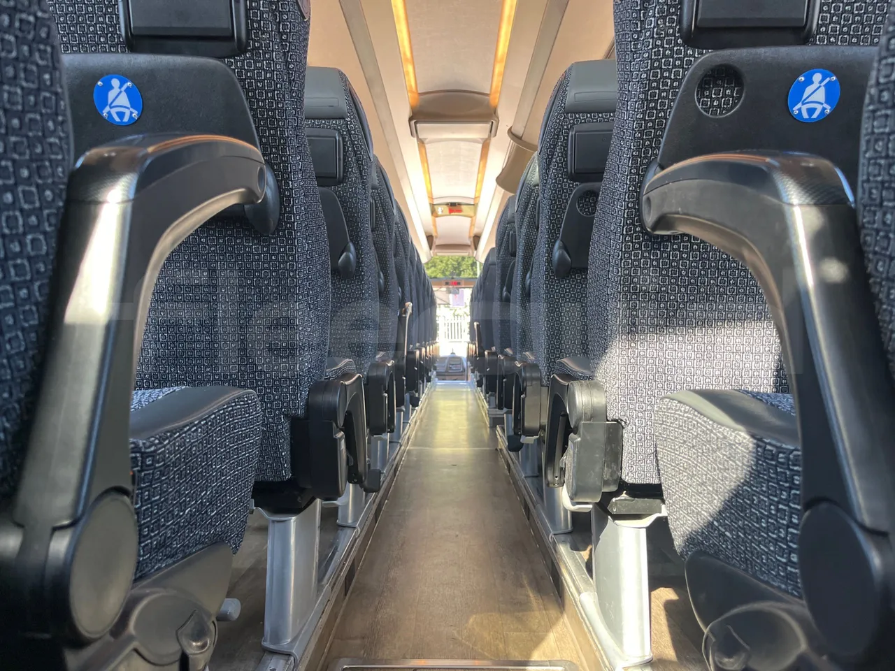 Iveco Magelys SFR2XX QC E2CN/ Euro6 - 294 Kw - 12,265 Mt - seat brackets photo