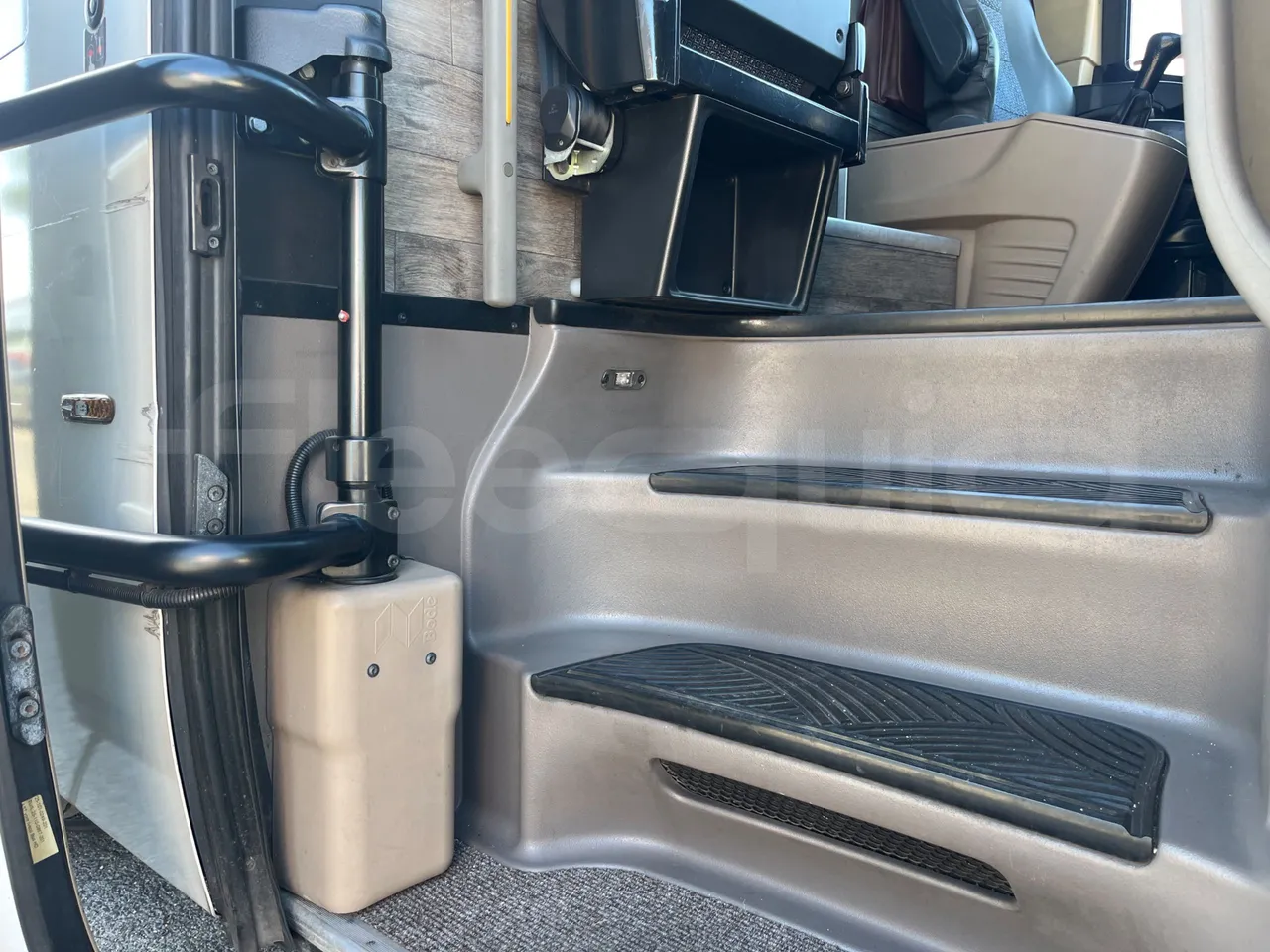 Iveco Magelys SFR2XX QC E2CN/ Euro6 - 294 Kw - 12,265 Mt - door mechanism photo