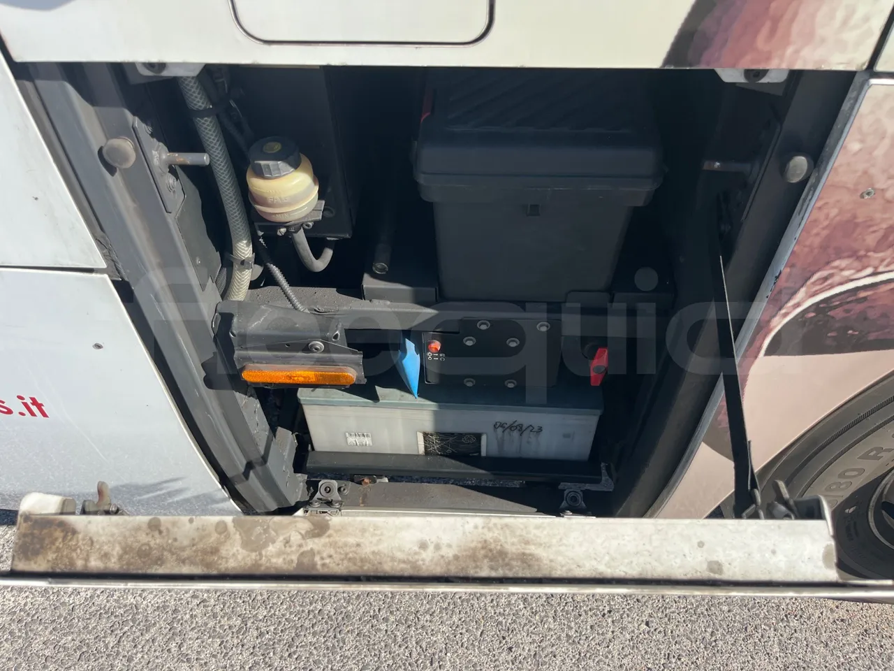 Iveco Magelys SFR2XX QC E2CN/ Euro6 - 294 Kw - 12,265 Mt - external compartments photo