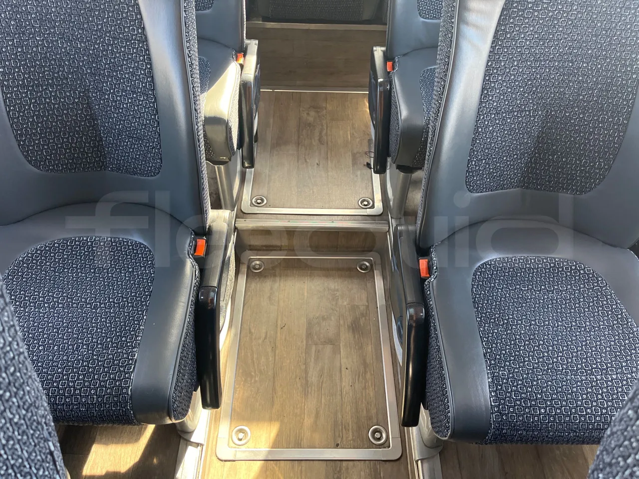 Iveco Magelys SFR2XX QC E2CN/ Euro6 - 294 Kw - 12,265 Mt - floor hatches photo