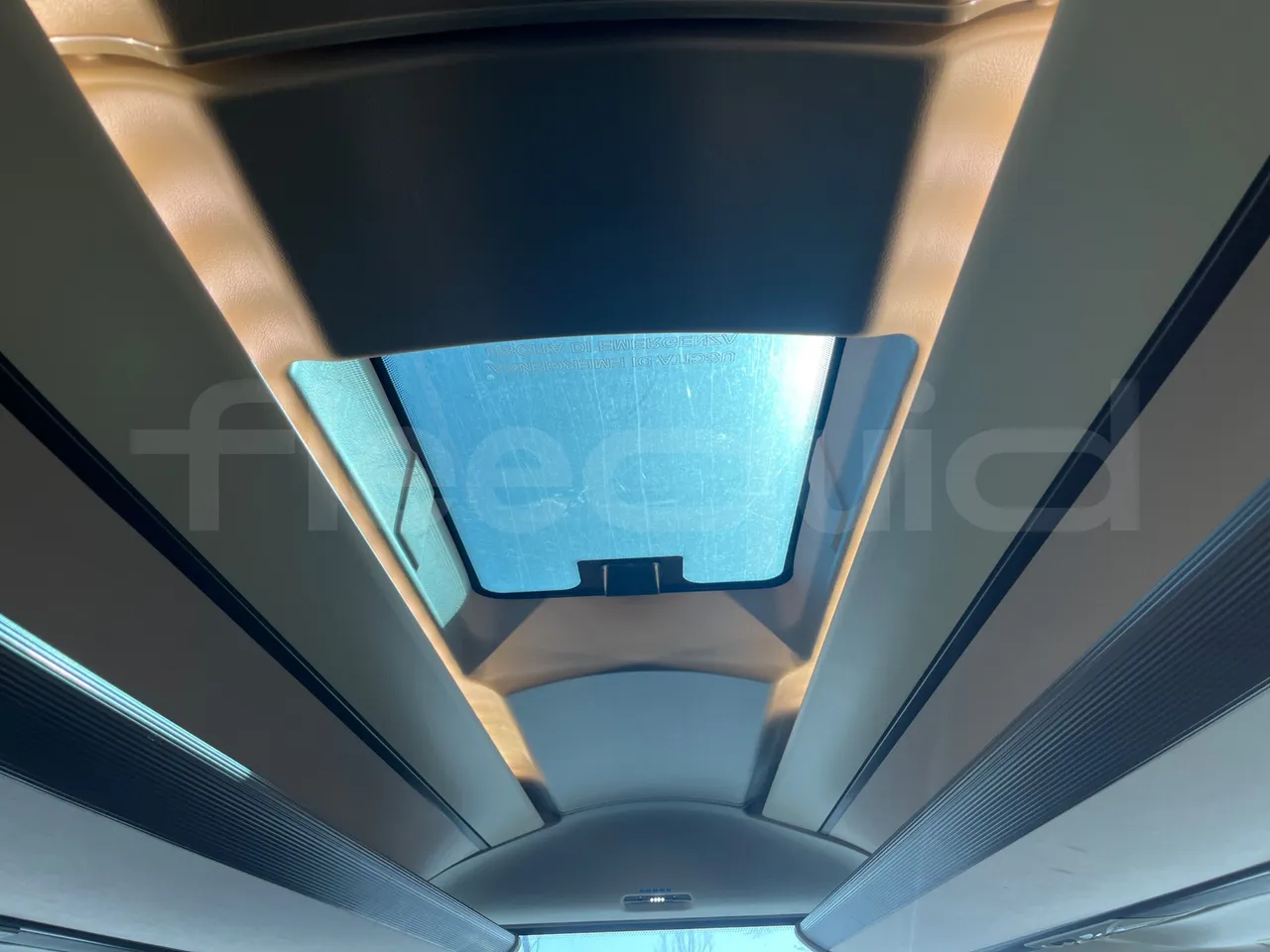 Iveco Magelys SFR2XX QC E2CN/ Euro6 - 294 Kw - 12,265 Mt - roof hatch 1