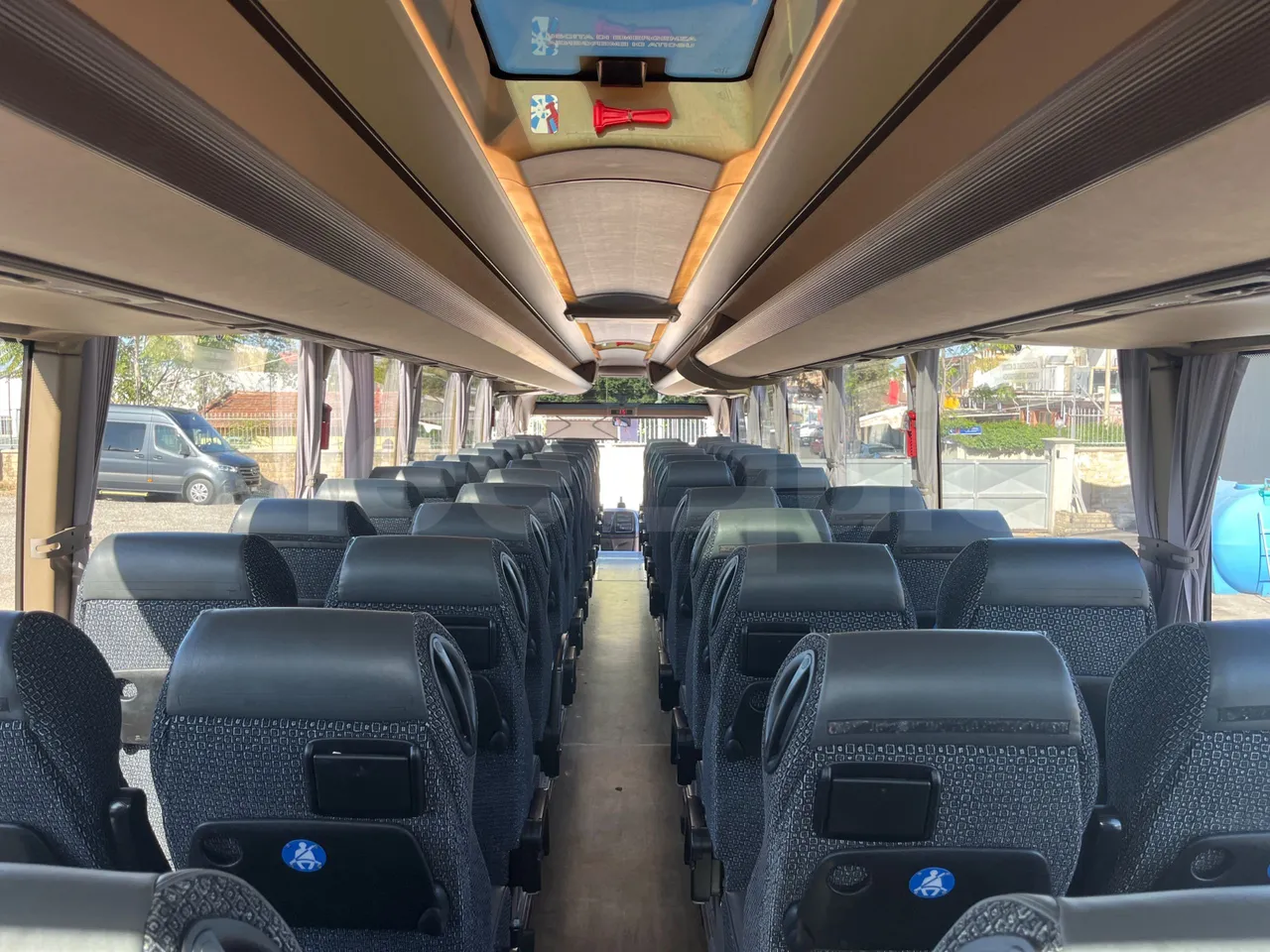 Iveco Magelys SFR2XX QC E2CN/ Euro6 - 294 Kw - 12,265 Mt - forward view middle aisle