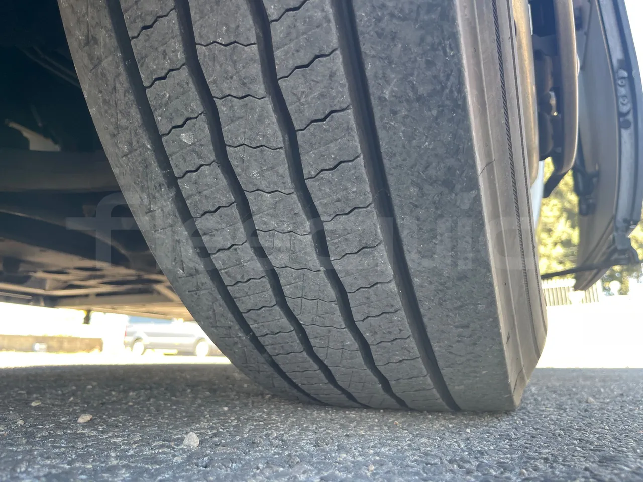 Iveco Magelys SFR2XX QC E2CN/ Euro6 - 294 Kw - 12,265 Mt - tread condition front tires right