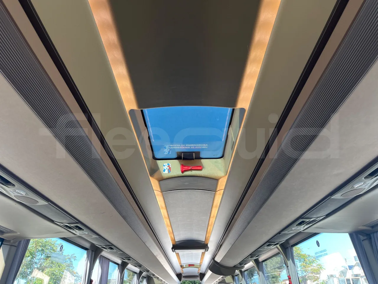Iveco Magelys SFR2XX QC E2CN/ Euro6 - 294 Kw - 12,265 Mt - overhead compartments photo