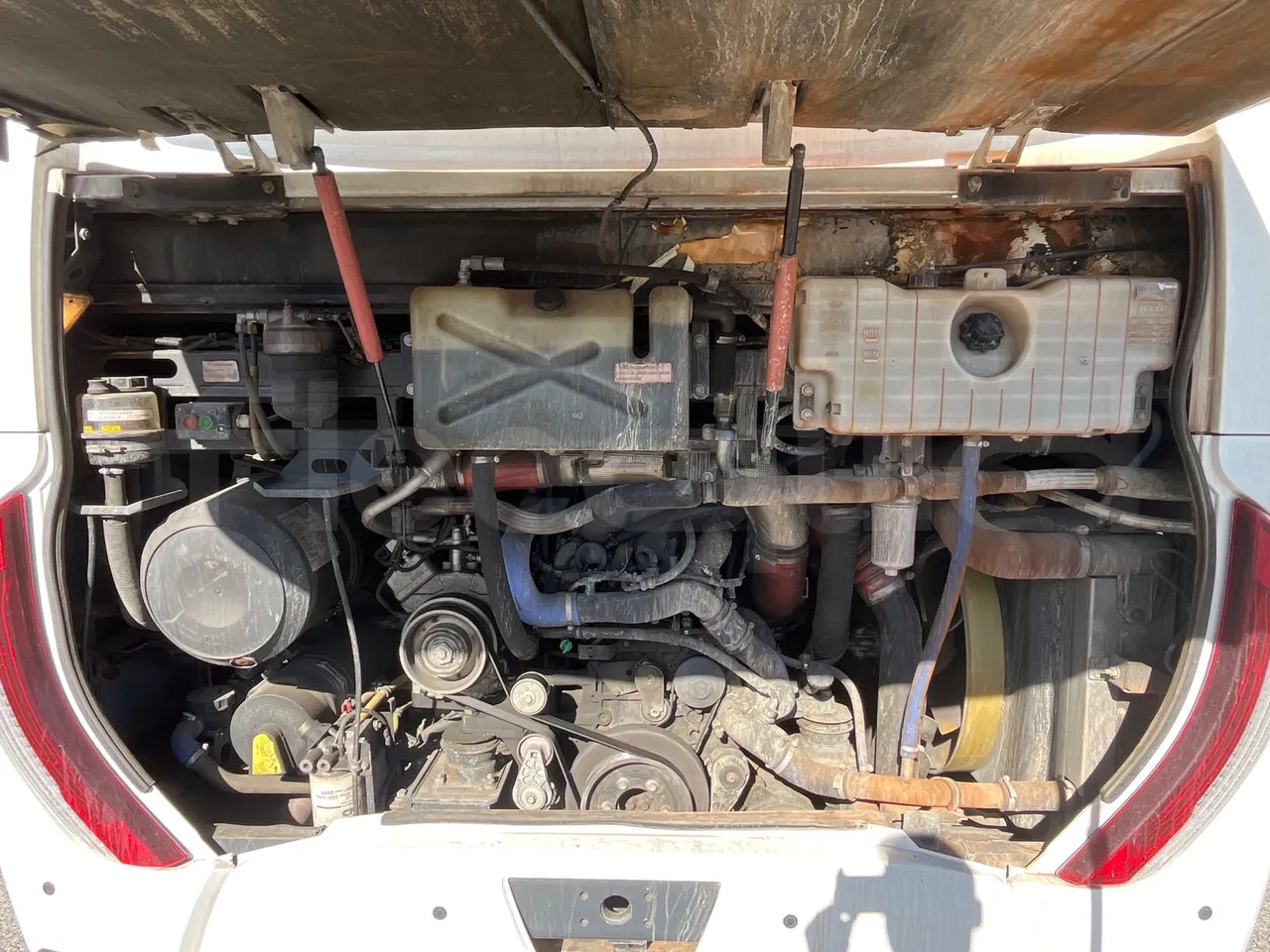 Iveco Magelys SFR2XX QC E2CN/ Euro6 - 294 Kw - 12,265 Mt - rear hatch open