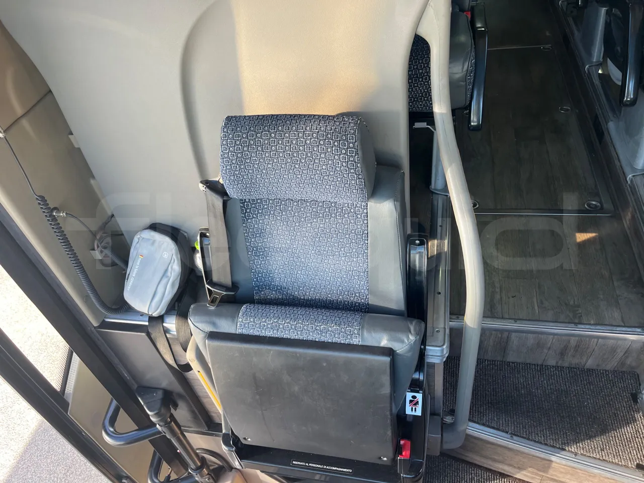 Iveco Magelys SFR2XX QC E2CN/ Euro6 - 294 Kw - 12,265 Mt - hostess seat photo