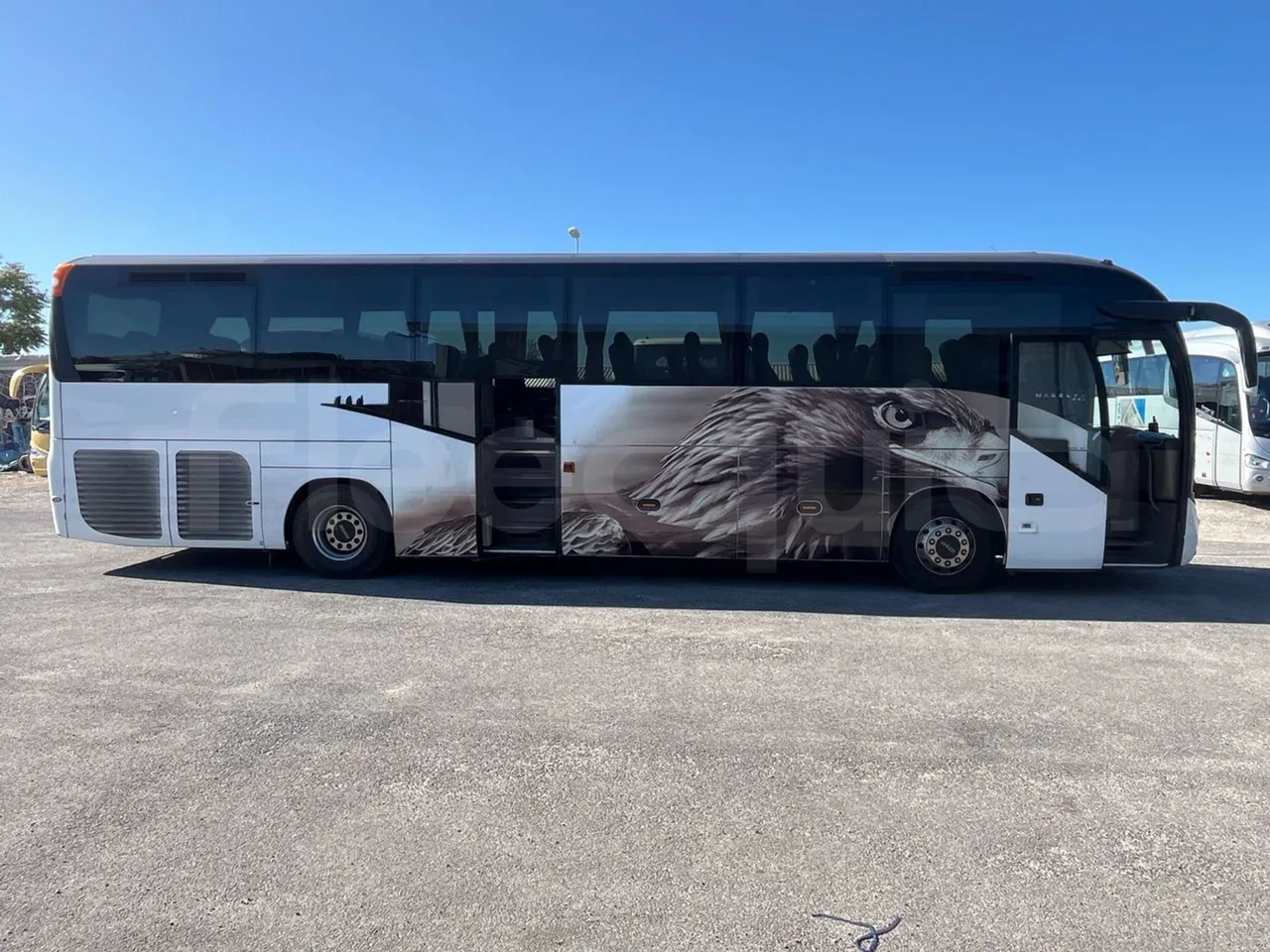 Iveco Magelys SFR2XX QC E2CN/ Euro6 - 294 Kw - 12,265 Mt - right side doors open