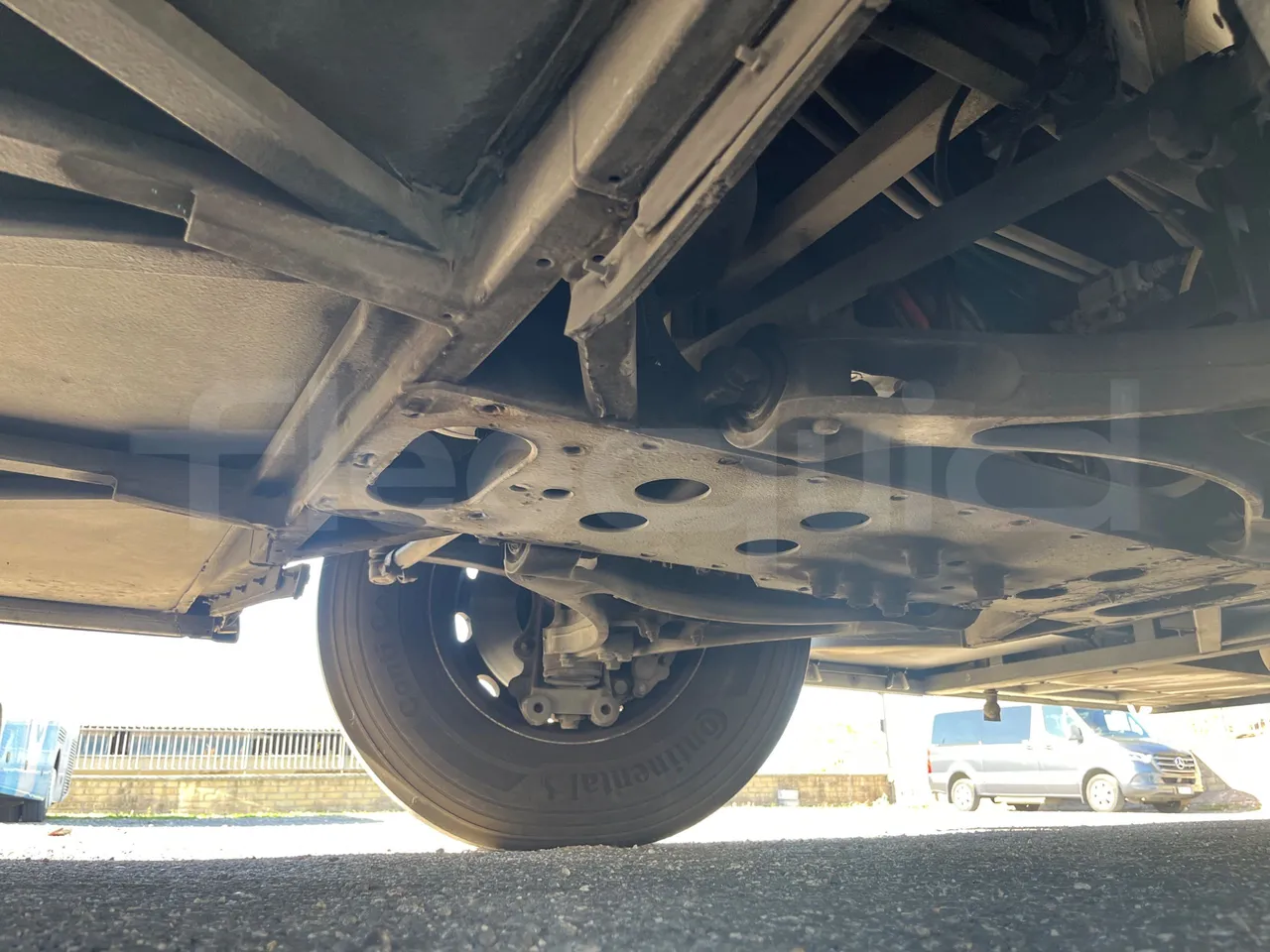 Iveco Magelys SFR2XX QC E2CN/ Euro6 - 294 Kw - 12,265 Mt - front axle left side