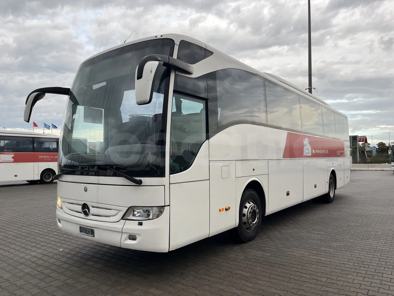 Mercedes-Benz Tourismo - 3/4 Front Left Side