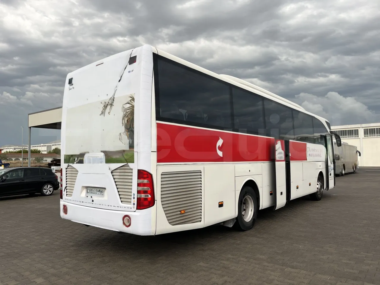 Mercedes-Benz Tourismo - 3/4 Rear Right Side Doors Open