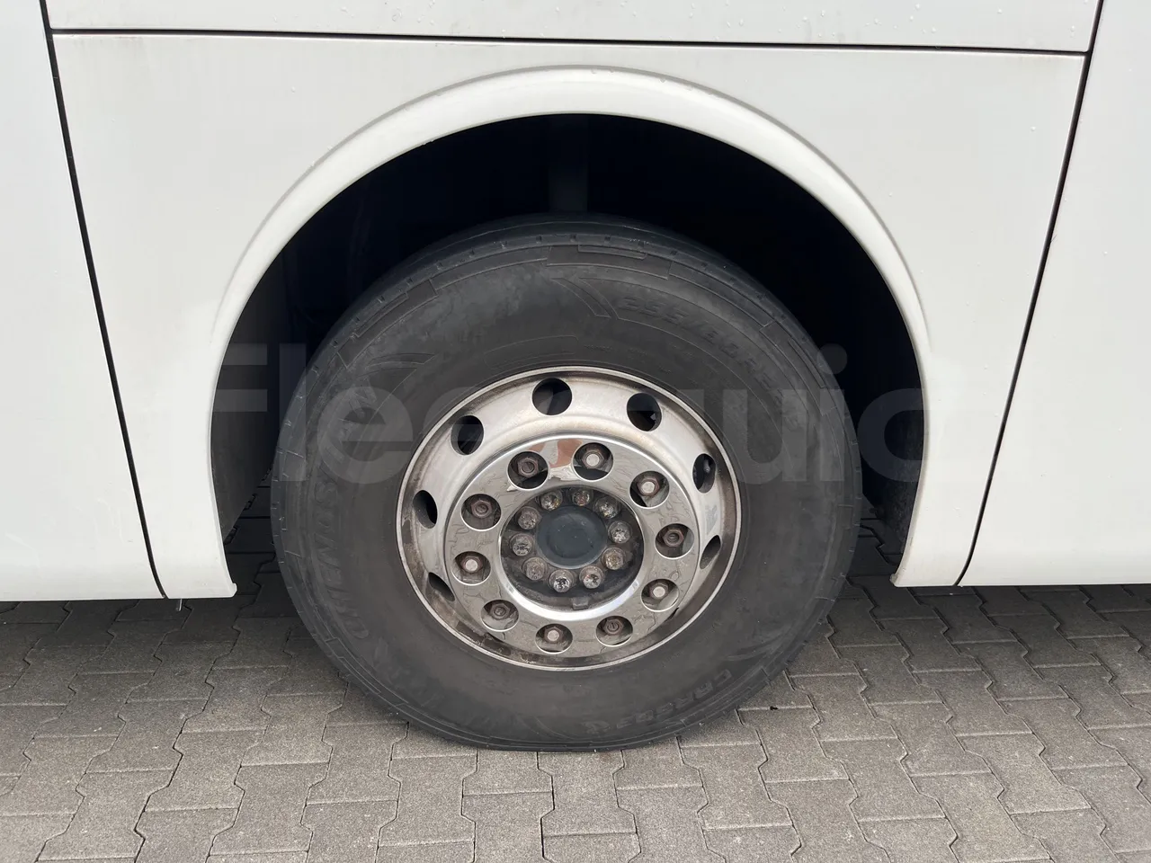 Mercedes-Benz Tourismo - First Axle Left Side: Complete Tyre