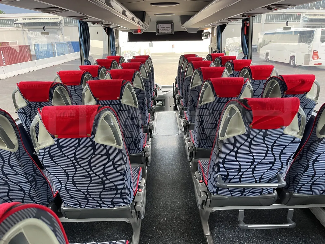 Mercedes-Benz Tourismo - Forward Seats From Middle Position