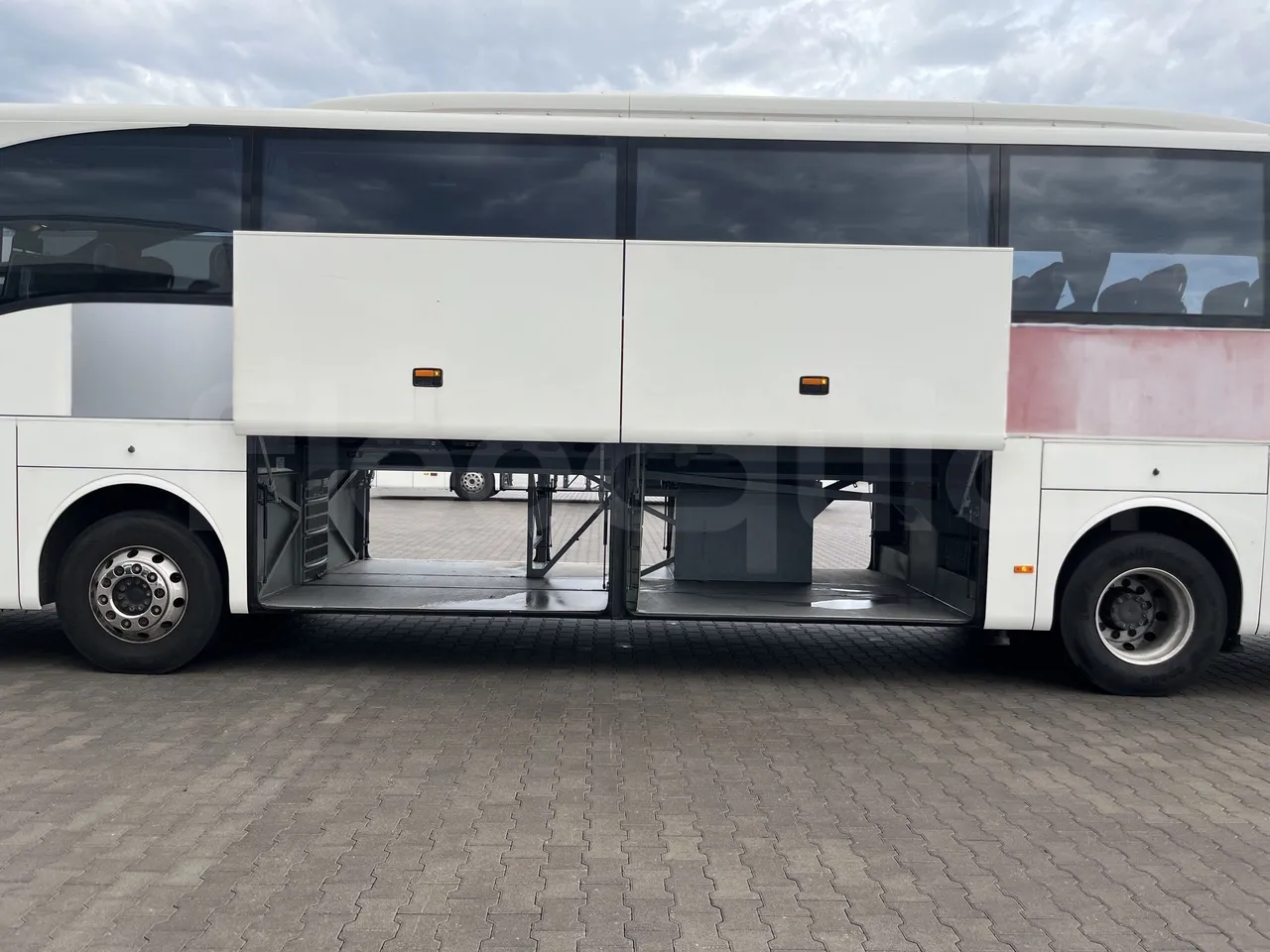 Mercedes-Benz Tourismo - Luggage Rack Left Side