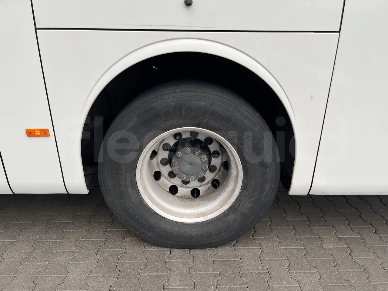 Mercedes-Benz Tourismo - Second Axle Left Side: Complete Wheel