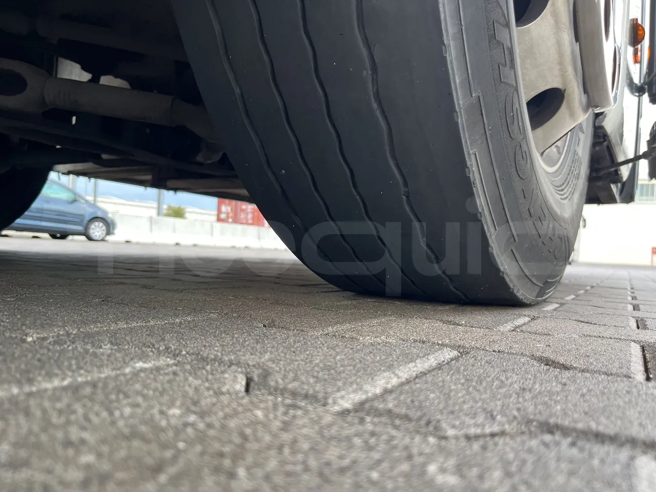 Mercedes-Benz Tourismo - First Axle Right Side: Tyre Tread