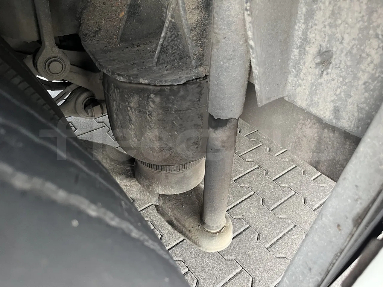 Mercedes-Benz Tourismo - Second Axle First Shock Absorbers Right Side