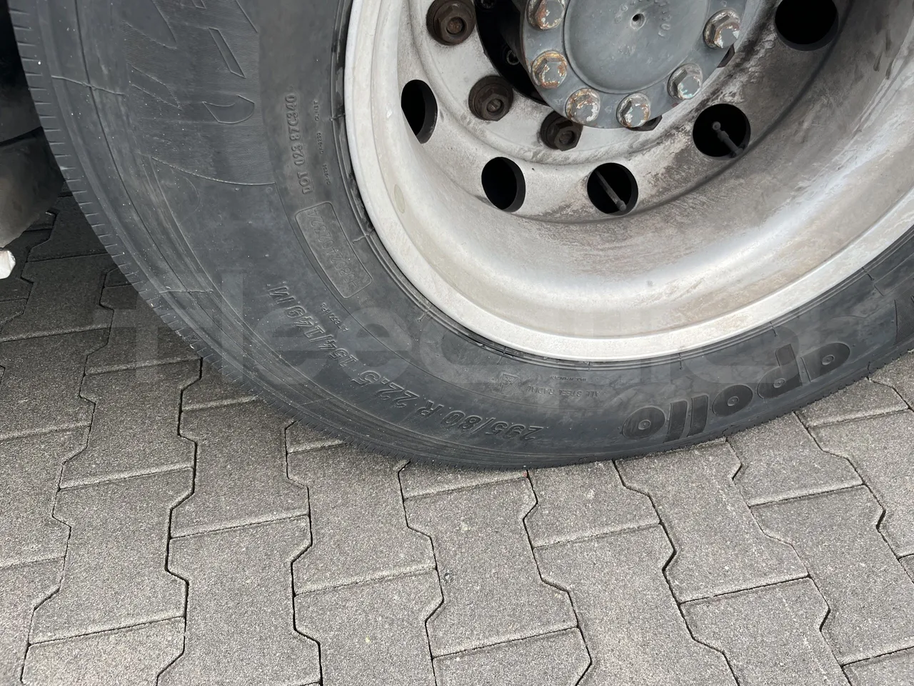 Mercedes-Benz Tourismo - Second Axle Left Side: Tyre Size