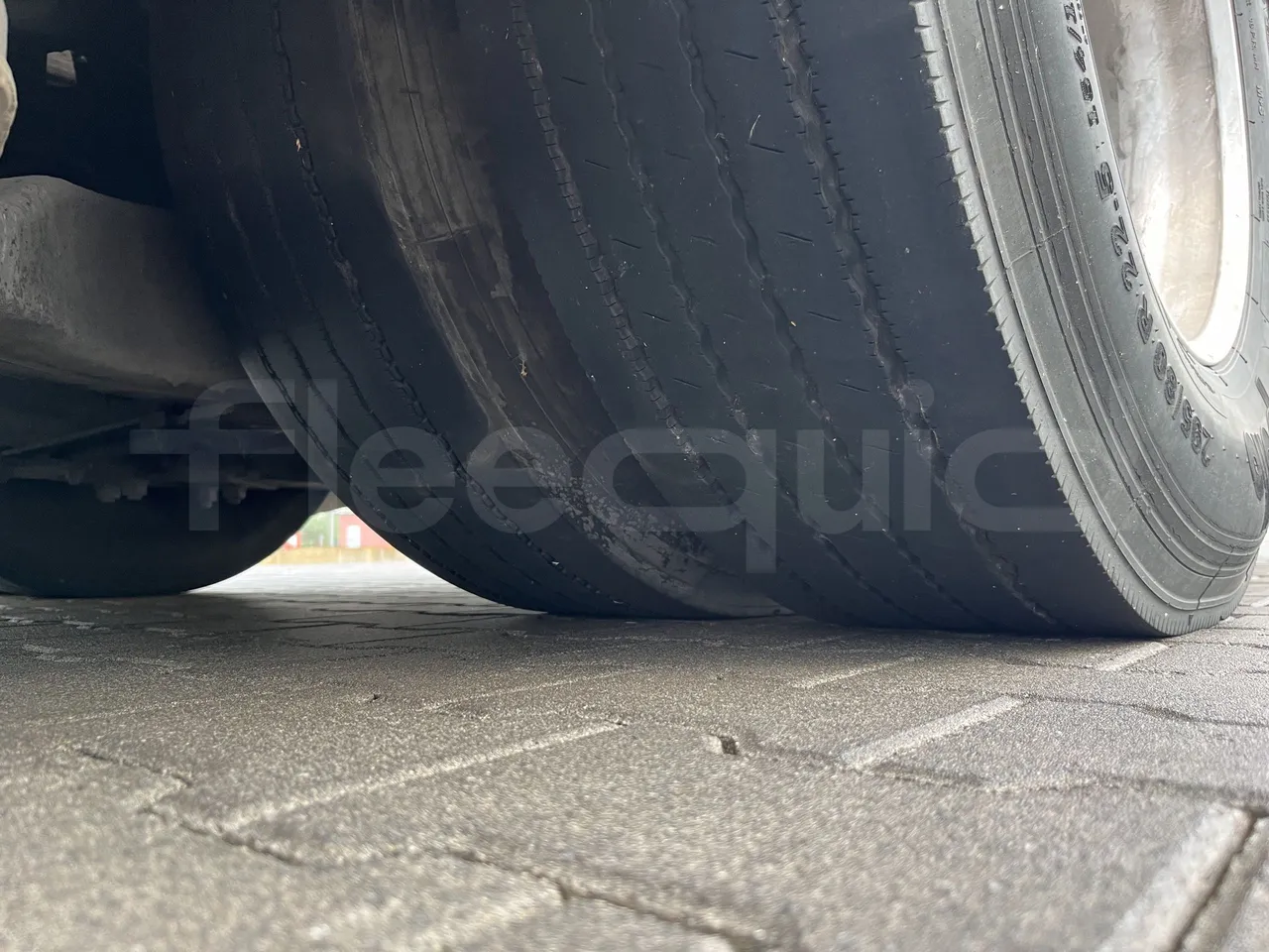 Mercedes-Benz Tourismo - Second Axle Left Side: Tyre Tread