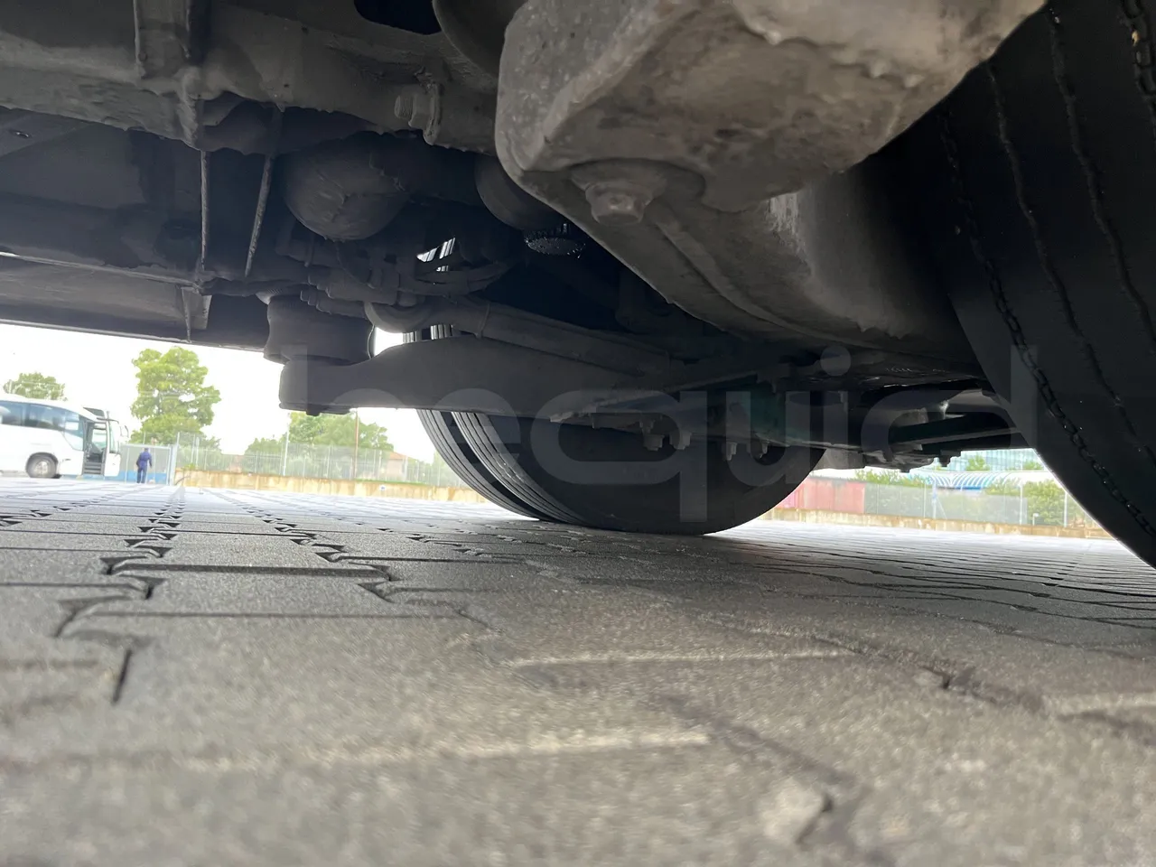 Mercedes-Benz Tourismo - Second Axle Right Side