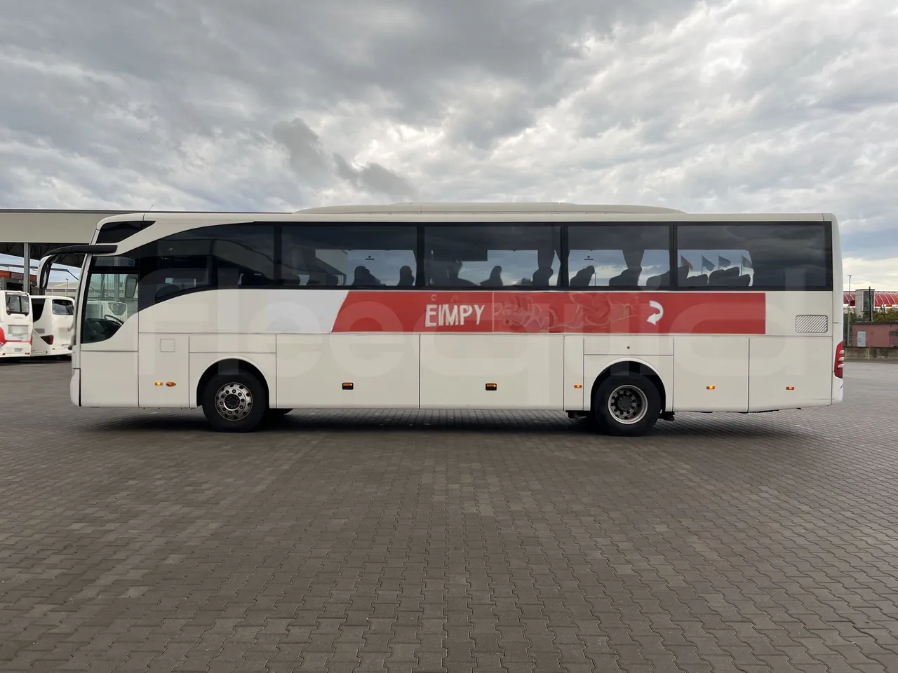 Mercedes-Benz Tourismo - Left Side