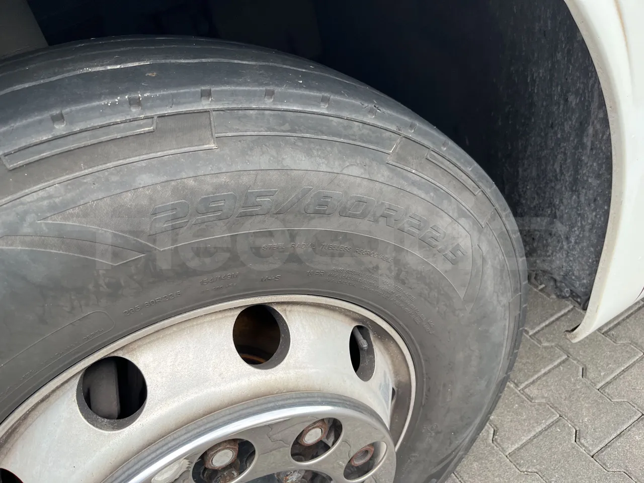 Mercedes-Benz Tourismo - First Axle Left Side: Tyre Size