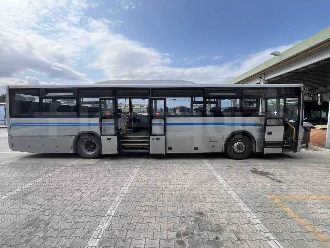 Temsa Tourmalin - right side doors open