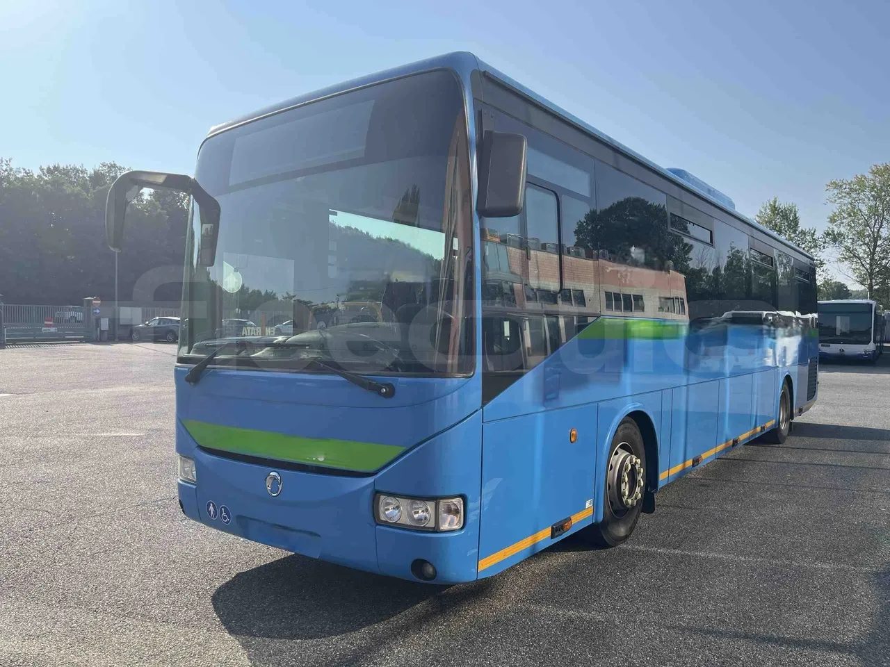 Iveco Crossway - 3/4 Front Left Side