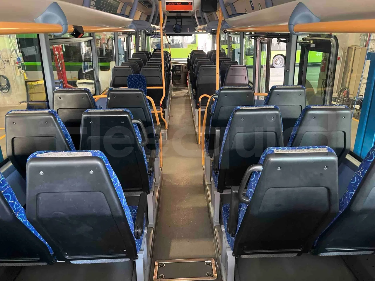 Iveco Crossway - Forward Seats From Middle Position
