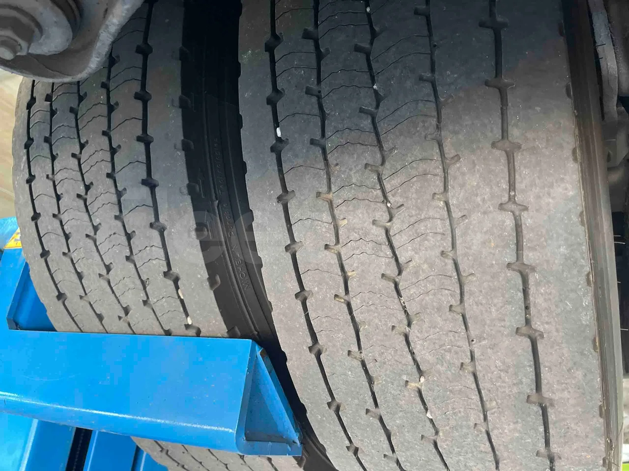 Iveco Crossway - Second Axle Left Side: Tyre Thickness