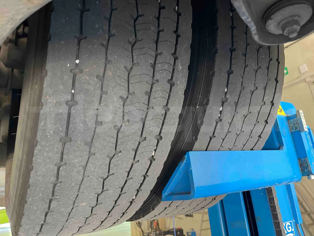 Iveco Crossway - First Axle Right Side: Tyre Tread